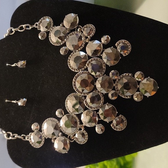 Necklace/Earring set - Picture 4 of 4